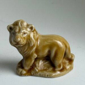 Wade Whimsies Lion Figurine Red Rose Tea Miniature Porcelain Brown England Set 4